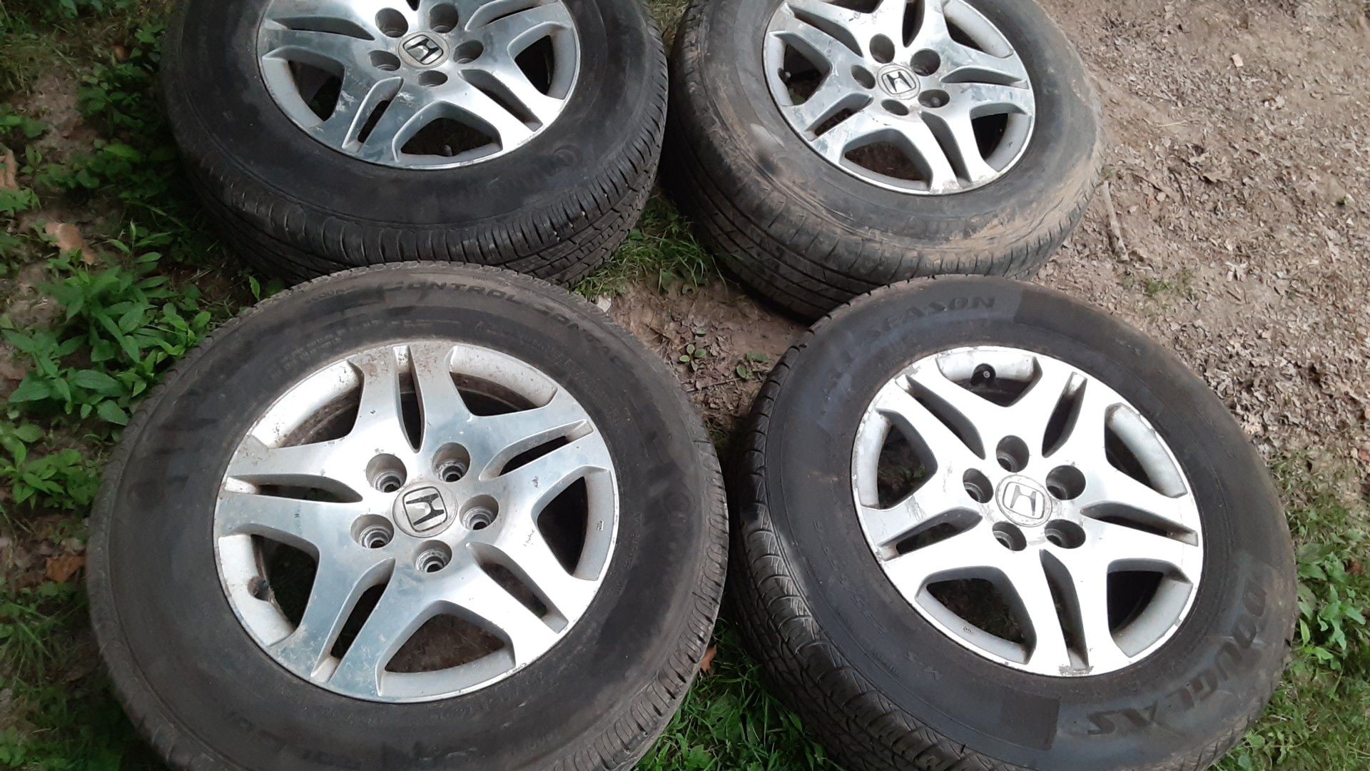 235 65 16 tires on 2006 honda odyssey wheels. Good set of 4 rims and tires