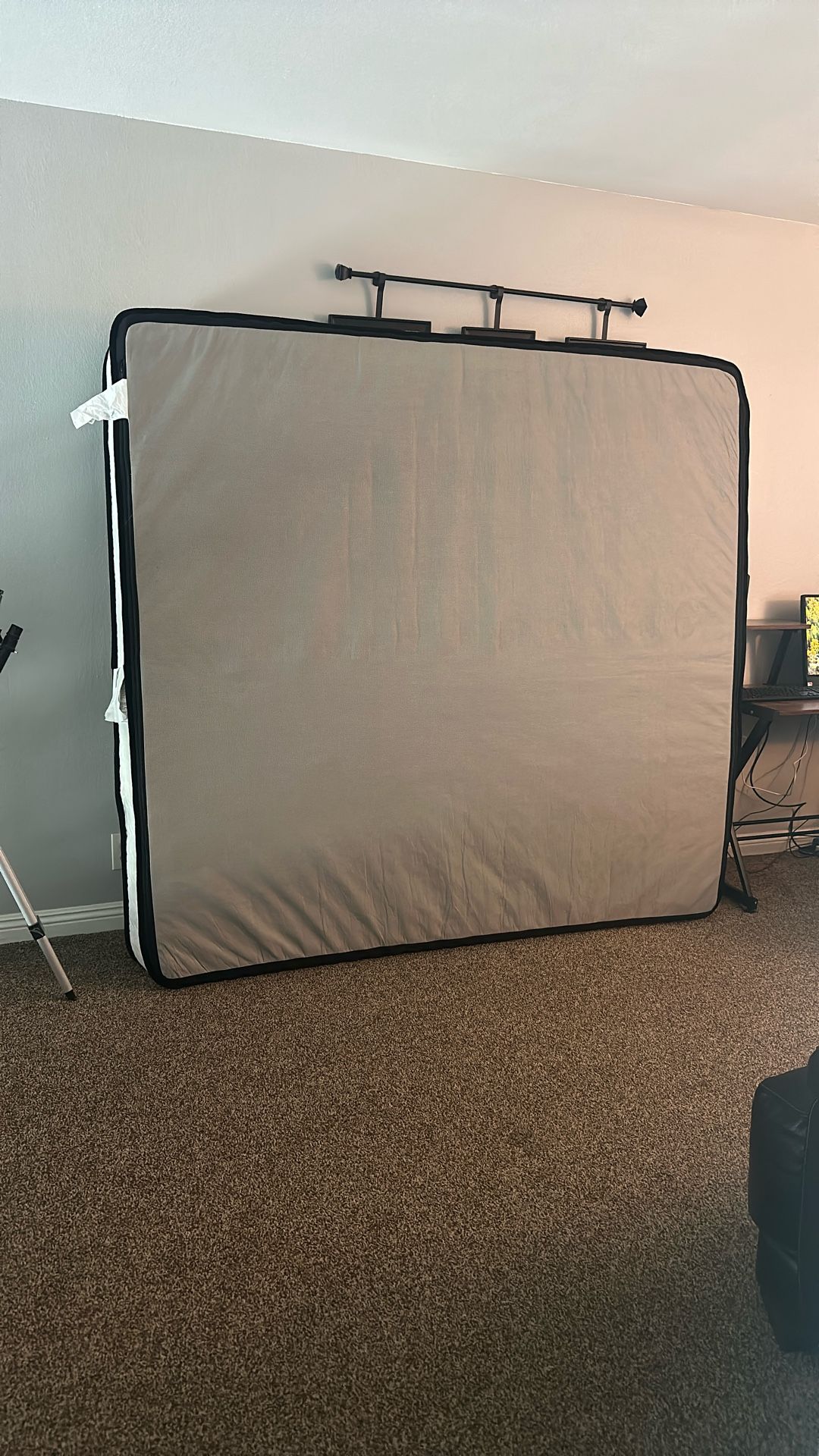 New King Mattress / Chime 12 Inch Hybrid ( Not Been Used)