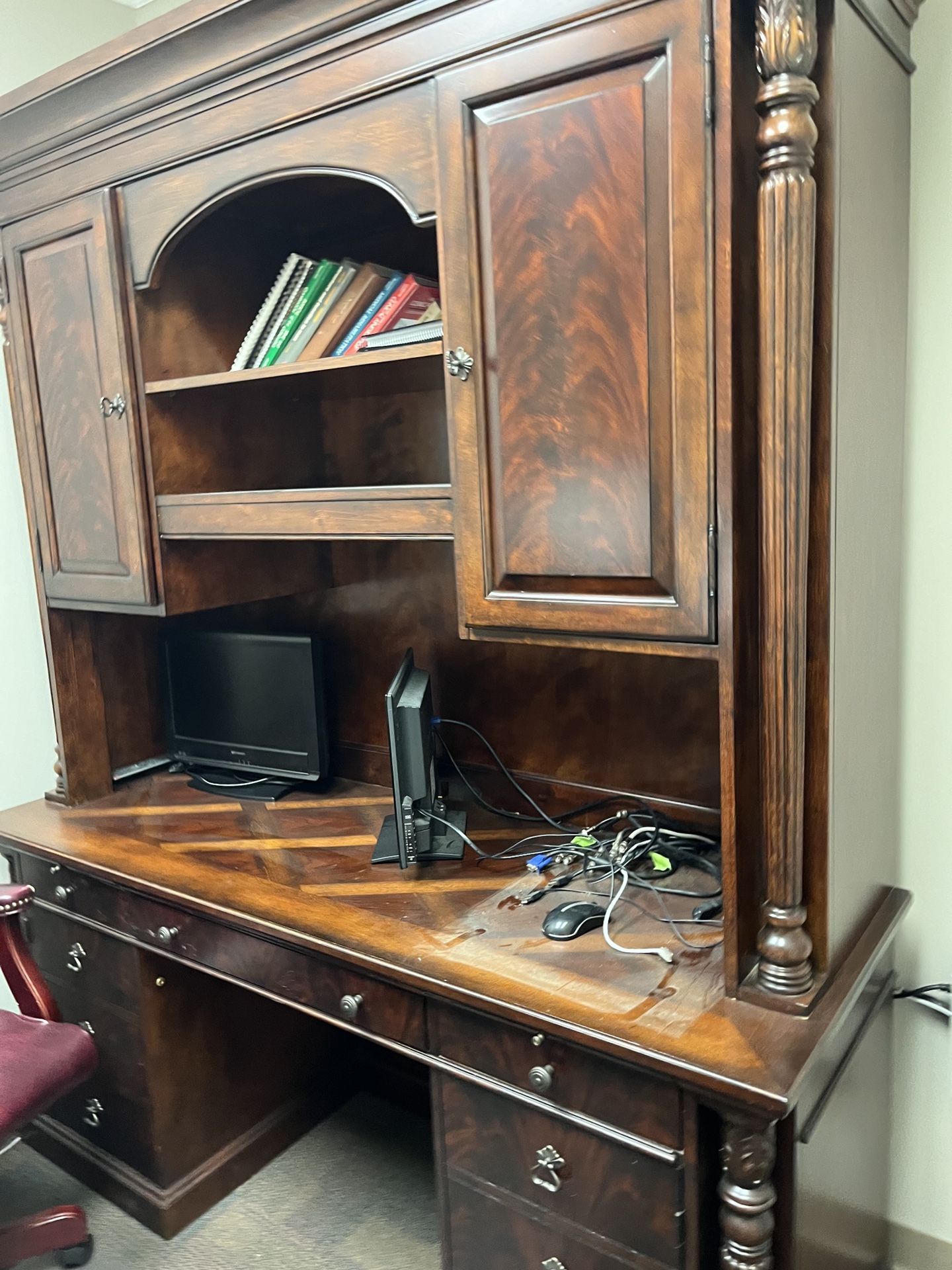 Desk With A Hutch 