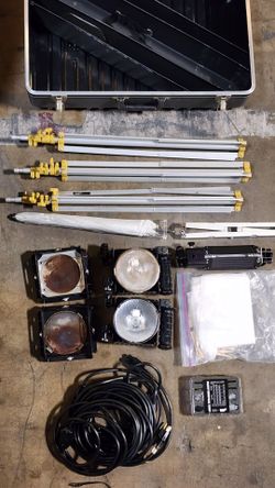 Lowel Omni Tota Photography Studio Lighting Kit with Case