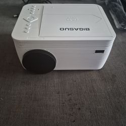 BRAND NEW MULTIMEDIA PROJECTOR WITH A BUILT-IN DVD PLAYER