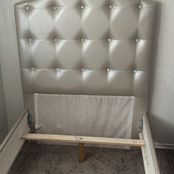 2 Headboard And Frames