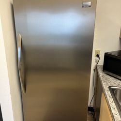 Frigidaire Refrigerator 