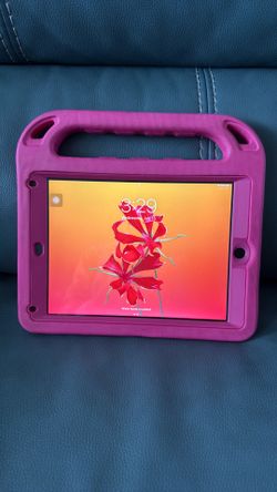 IPad Air 2 in excellent condition 64gb with pink case