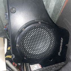 12inch Pioneer Bass Speaker For $75 Can Mount In Any Car 1 ,12inch Speaker