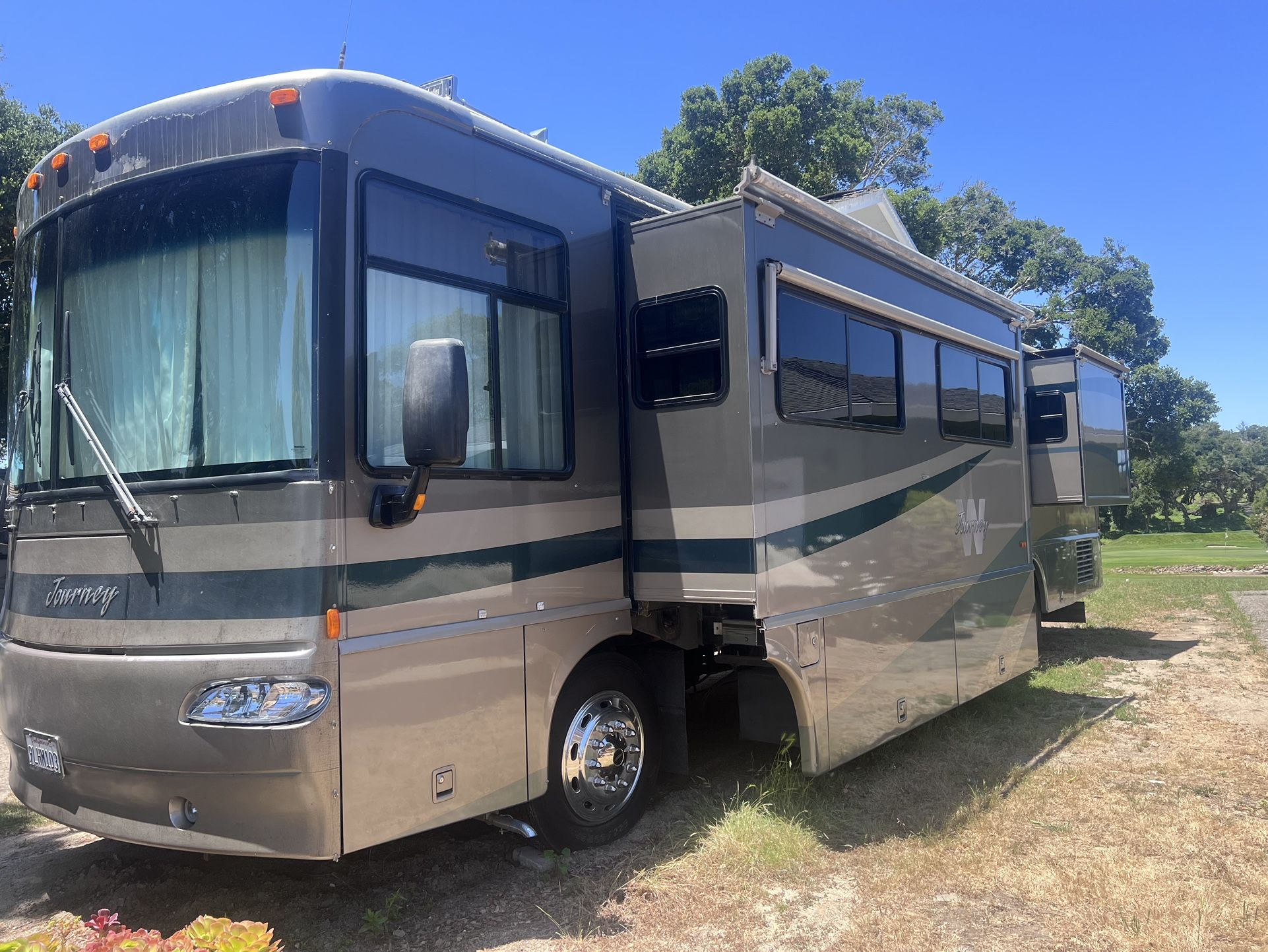 2004 Winnebago Journey