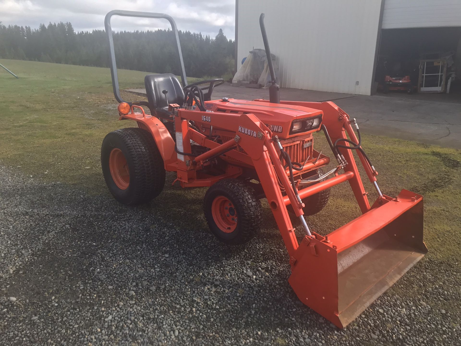 Kubota B7200 tractor w/ Kubota 1640 loader for Sale in Centralia, WA OfferUp