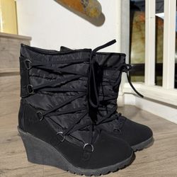Black Wedge  Winter Boots Women’s Size 9 (fits Like 8)
