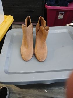New Woman's Boots Size 9