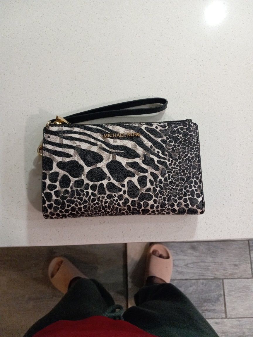 Michael Kors Wallet for Sale in Brooklyn, NY - OfferUp