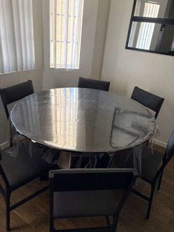 Table with 6 chairs