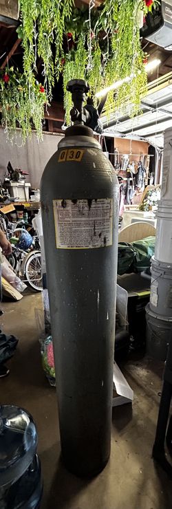 Helium Tank With Gauge And Balloon Nozzle