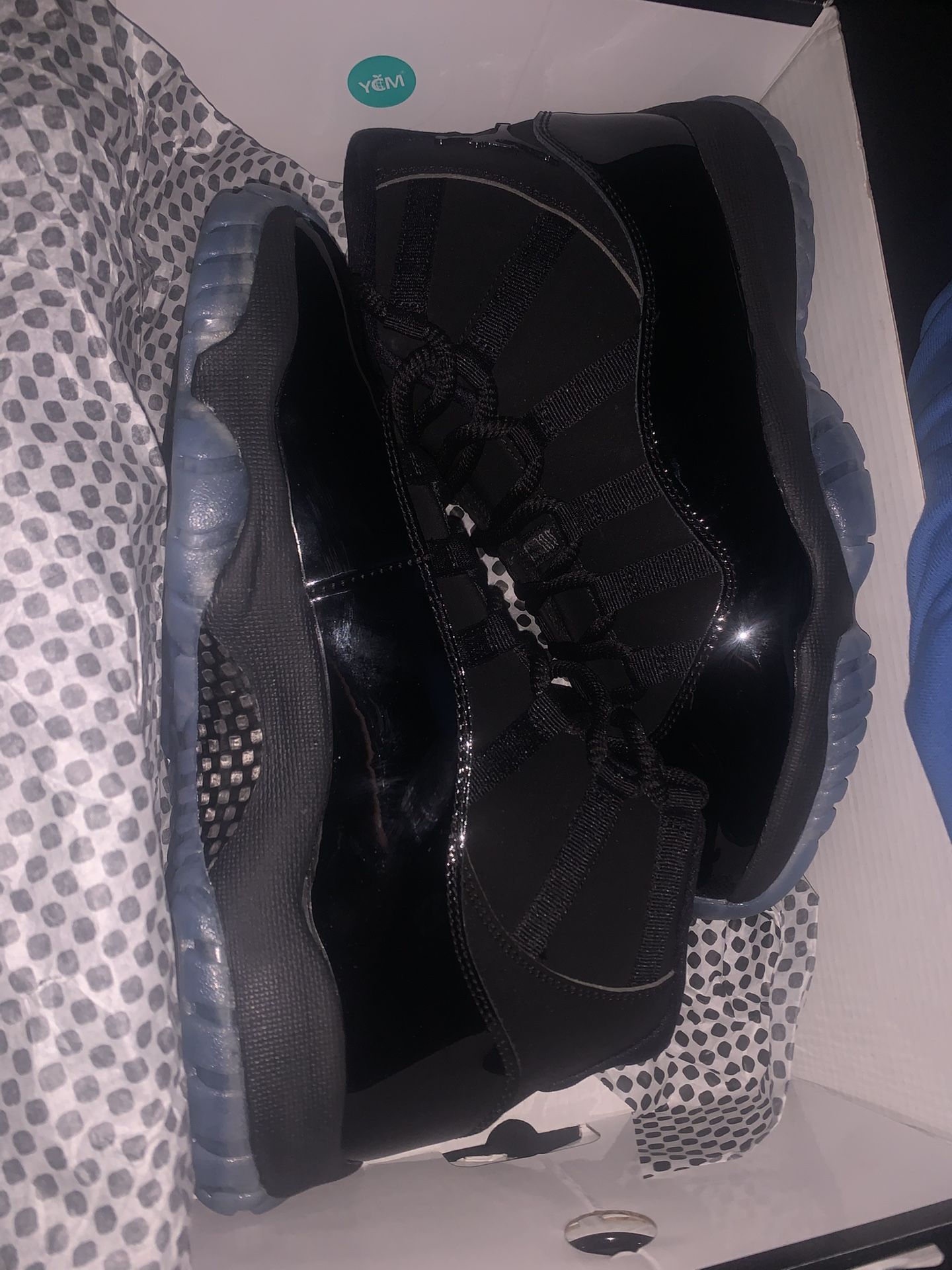 Jordan Cap & Gown 11s 9.5M
