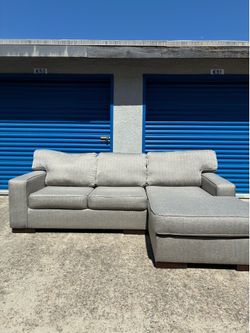 Gray Sectional Couch 🛻Delivery Available🛻