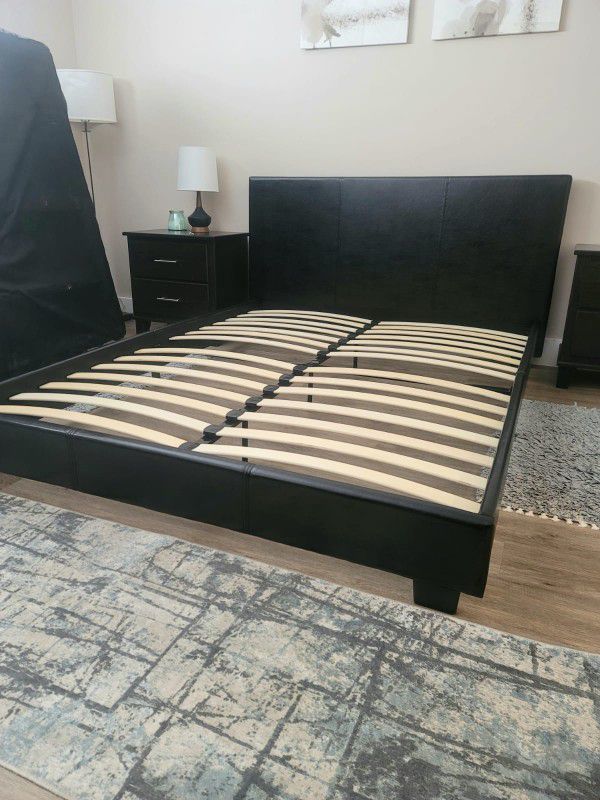 NEW IN BOX - QUEEN UPHOLSTERED BED FRAME PLATFORM 😊 MATTRESS SOLD SEPARATELY