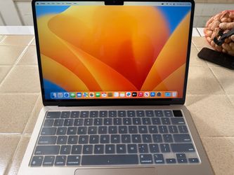 MacBook Air M2--like new