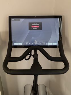2021 Peloton Bike 2nd Gen Very Good Condition 51-200 Rides - Piedmont, CA