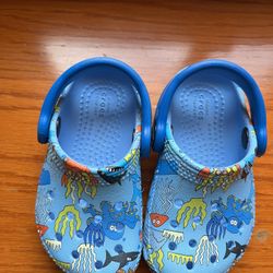 Toddler boy Crocs Size 5 In Great Condition 