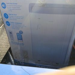 Danby ten thousand b t u air conditioner With remote control