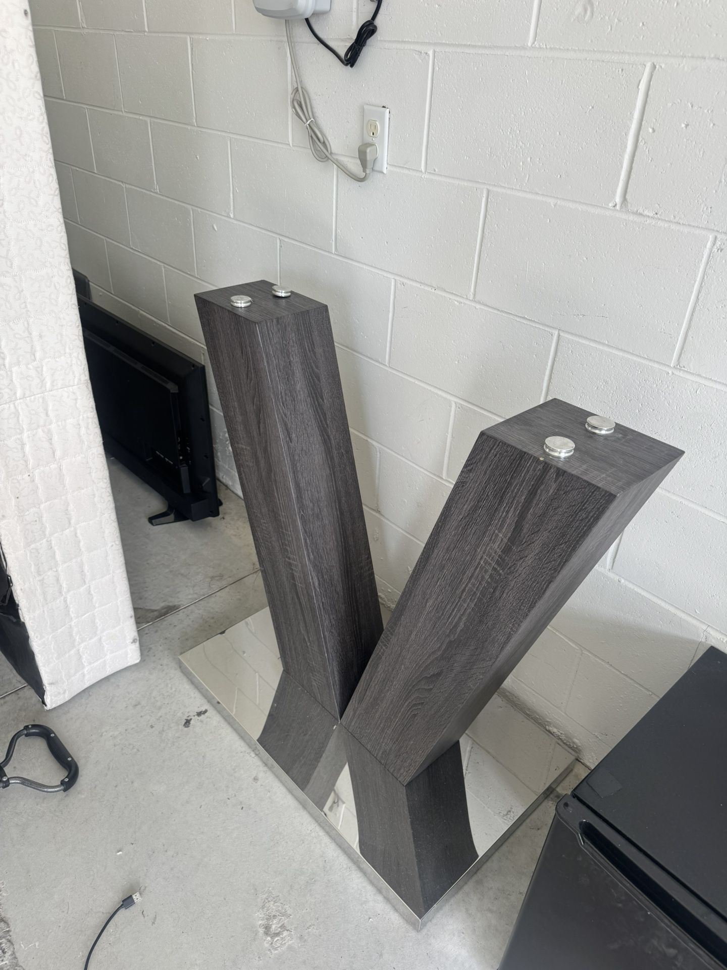 Dinner Table Set Come With 4 Chairs Need Gone Today