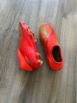 Adidas predator soccer cleats (6.5)