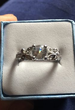 Women’s classic wedding engagement rings