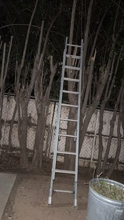 Fiber glass Warner extension ladder 20 Ft