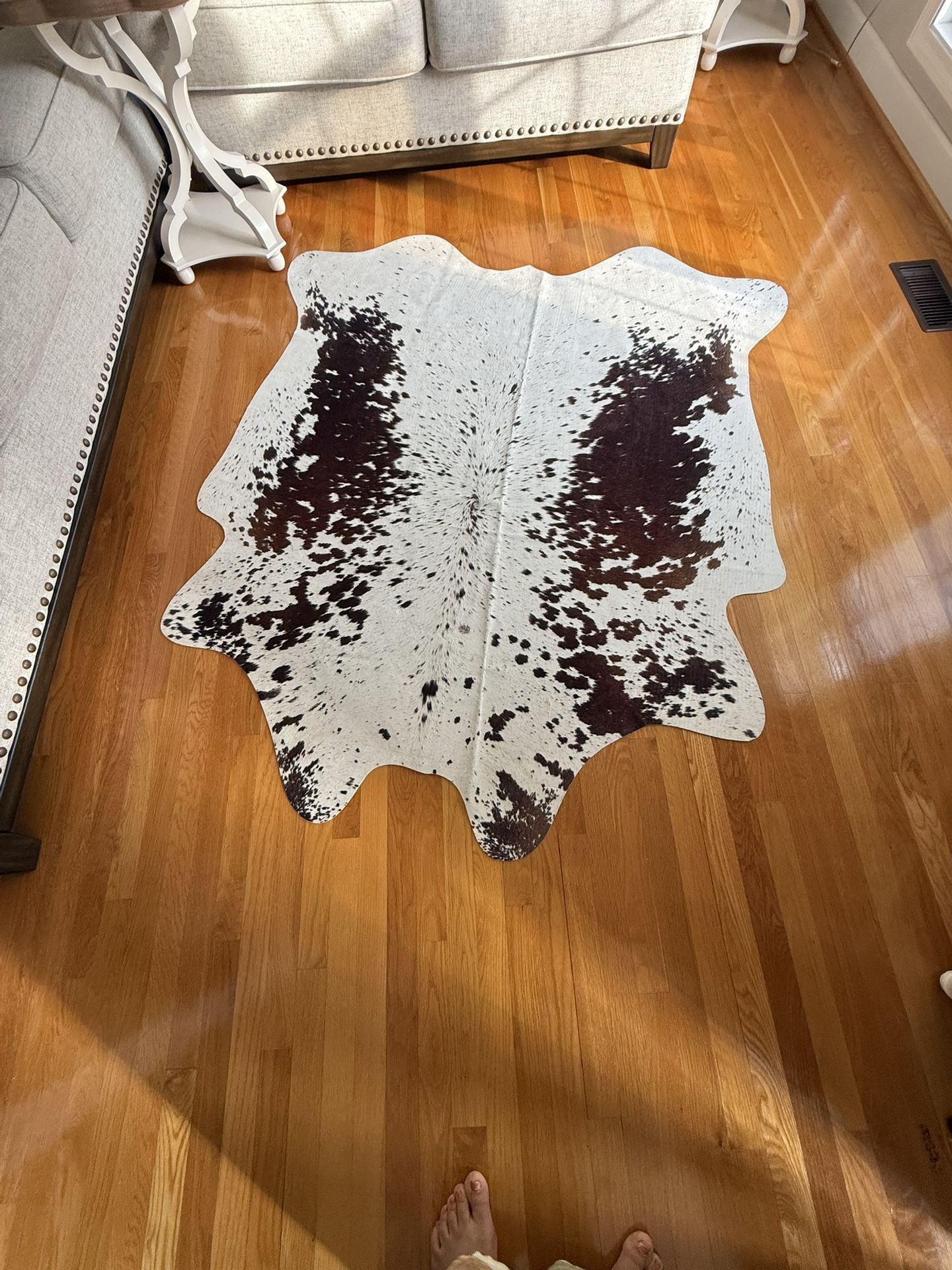 Premium Cowhide Rug, 5.2 x 6.2 Feet, Western Decor Faux Cowhide, Thickened Cow Print, for Bedroom, Living Room, Home Office Decor