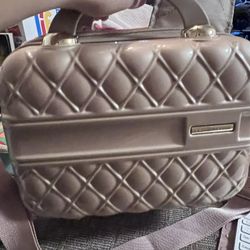 Marcy McKenna  Beauty Case 