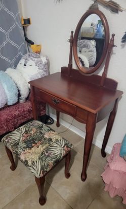 Wood Vanity Set with Mirror And Stool Set