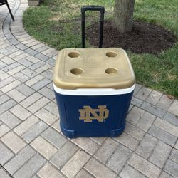 Notre Dame Igloo ICE CUBE roll around Wheeled Cooler