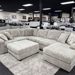 U Shape Sectional. 🚚WE DELIVER🚚