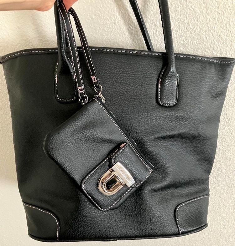 Victoria’s Secret Y2K tote + wristlet 🖤🩷