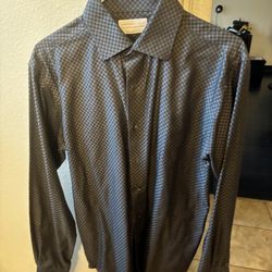 Men’s dress shirt in size large