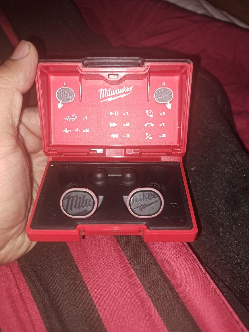 Milwaukee Bluettoth Jobsite Ear Buds