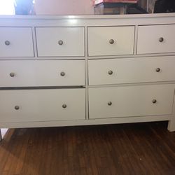 Dresser With 8 Drawers $180