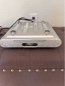 GPX MP3-Ready Under Cabinet CD/Radio KC232S CD Player Kitchen Radio Clock Tested