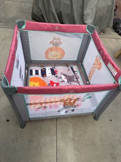 Playpen comes with storage bag