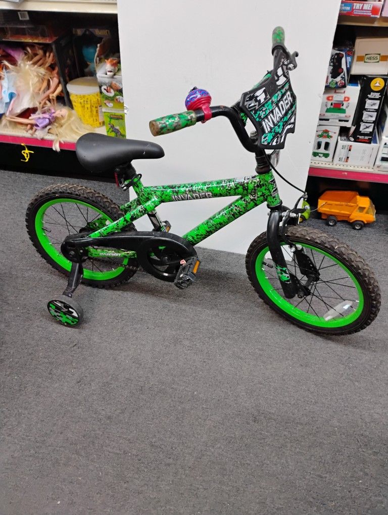 16 inch Dynacraft invader boys bike with training wheels ready to ride