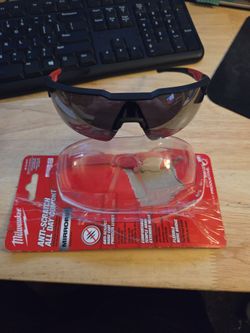 Milwaukee Tinted Safety Glasses with Anti-Scratch Lenses