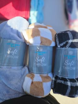 Comfort Bay Soft Throw Blankets – Set of 3