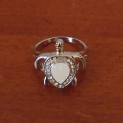 BRAND NEW IN PACKAGE WOMEN'S SHIMMER WHITE OPAL & CRYSTAL SILVER SEA TURTLE RING SIZE 8