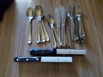 Assorted cutlery set - sold as is