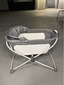 Fisher-Price Soothing View Vibe Portable Bassinet.