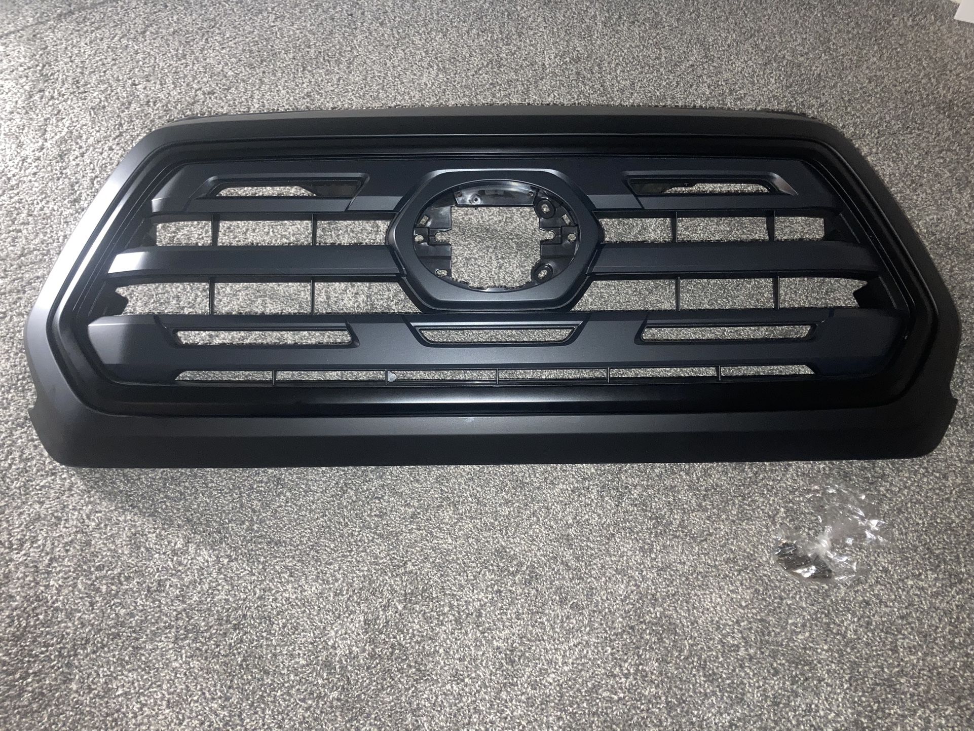 18-19 Toyota Tacoma Front Grille