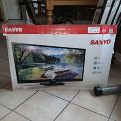 Sanyo 32 inch TV with DVD player￼