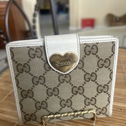Gucci beige wallet with heart snap $150 make offer👍