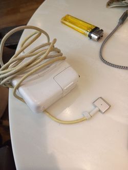 MacBook Air mag safe charger