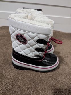 Toddler Girl Totes Snowboots Size 9......$15 Firm Cash Only