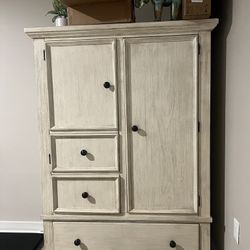 Dresser / Armoire  